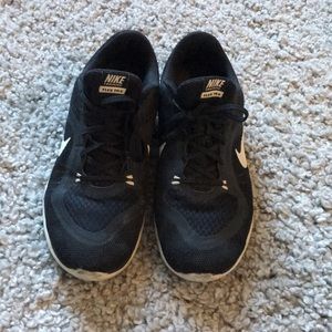 Women’s size 8 1/2 black Nike’s